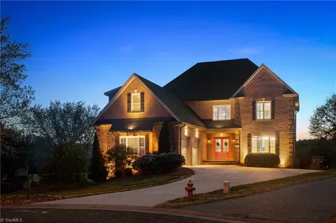 1040 Keswick Ln, Clemmons, NC 27012