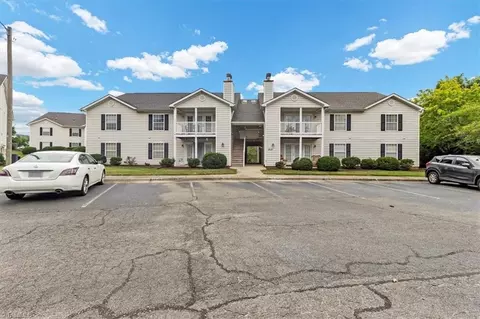 7117 Friendly Ave W #H, Greensboro, NC 27410