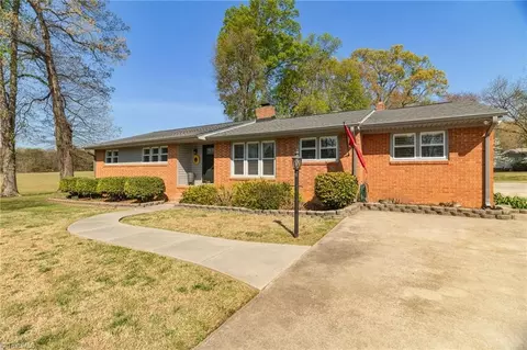 Exterior - 603 Shamrock Rd, High Point, NC 27265 photo 4 of 8