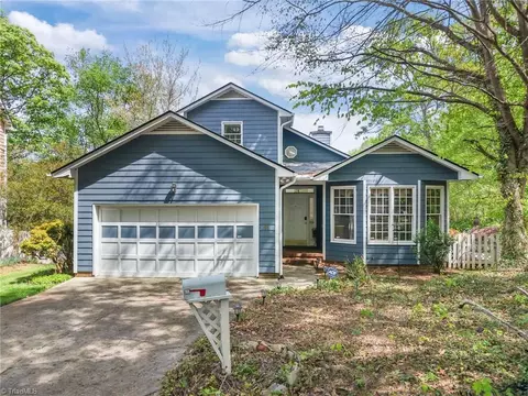 11 Park Village Ct, Greensboro, NC 27455