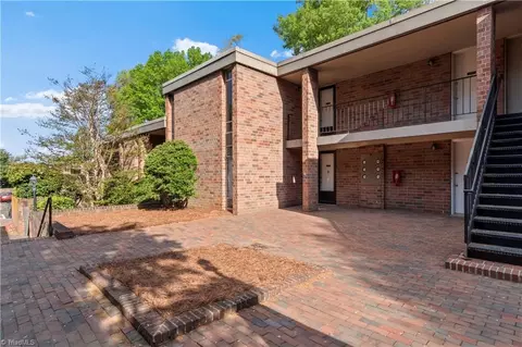 1739 Hawthorne Rd S, Winston Salem, NC 27103