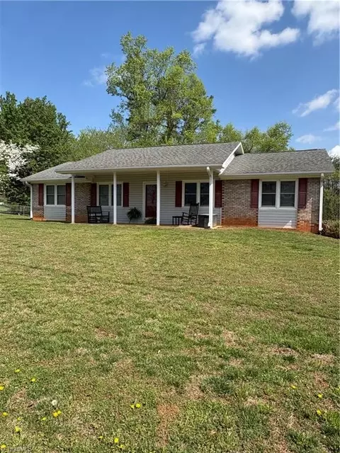 1319 Old Us Highway 52 S, Pilot Mountain, NC 27041