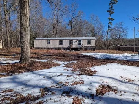 166 Veterans Ave, Lexington, NC 27292