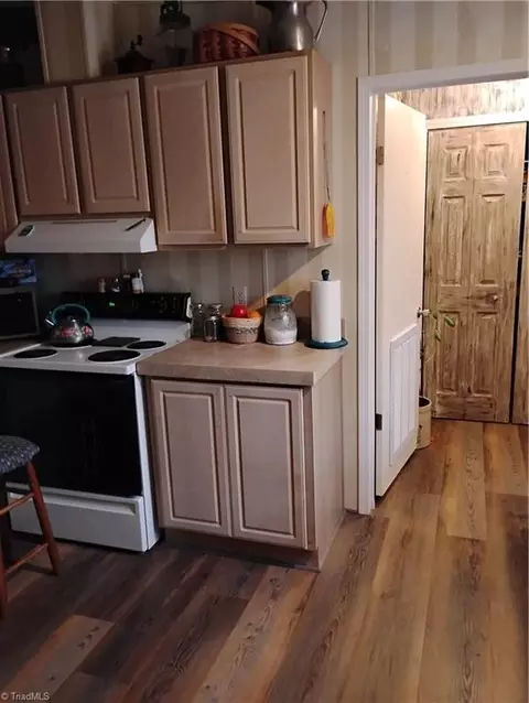 4406 Keno Rd, Laurel Fork, VA 24352 photo 9