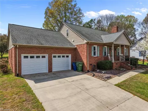 418 Wildwood Ln, Graham, NC 27253