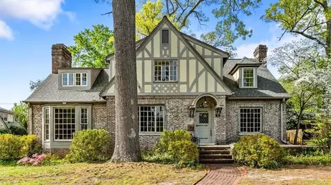 812 Dover Rd, Greensboro, NC 27408