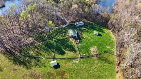 7736 Penns Grove Rd, Summerfield, NC 27358