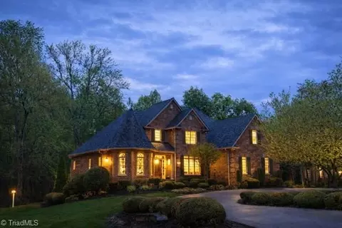 8144 Zinfandel Dr, Kernersville, NC 27284