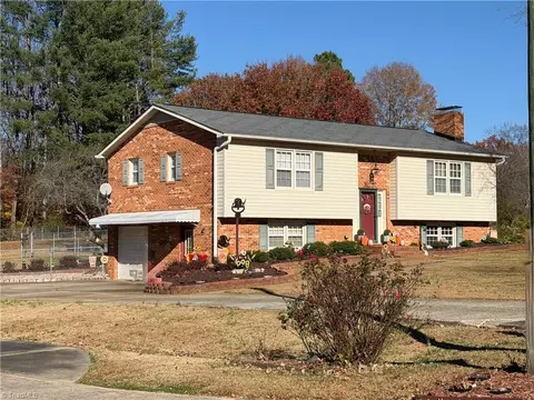 130 Winchester Dr, King, NC 27021