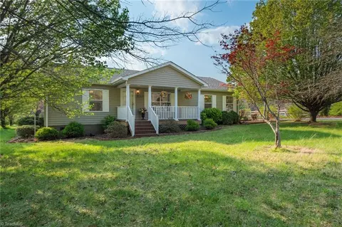 5150 Paramount Rd, Pfafftown, NC 27040