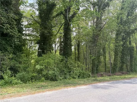 00 Apache Dr, Winston Salem, NC 27107