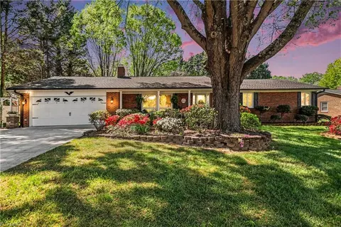 1488 Spring Hill Cir, Kernersville, NC 27284