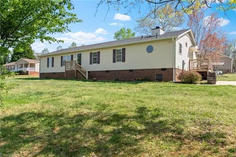 5805 Marshallgate Dr, Winston Salem, NC 27105