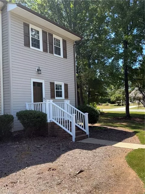 704 Meadowgreen Village Dr #1-A, Eden, NC 27288