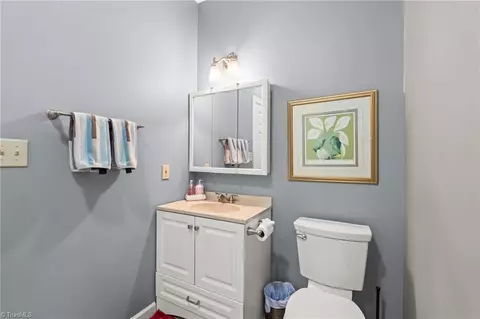 Bath - 913 Flicker Ln, High Point, NC 27262 photo 4 of 5