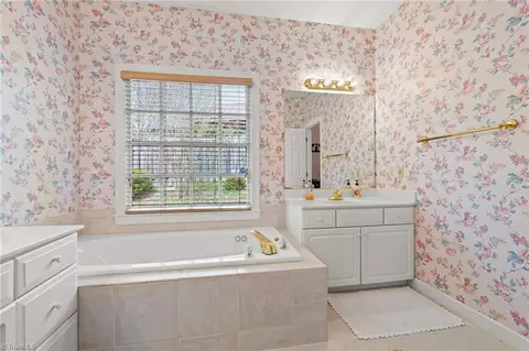 Bath - 913 Flicker Ln, High Point, NC 27262 photo 2 of 5