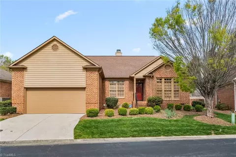 913 Flicker Ln, High Point, NC 27262