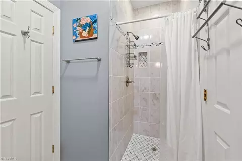Bath - 913 Flicker Ln, High Point, NC 27262 photo 5 of 5