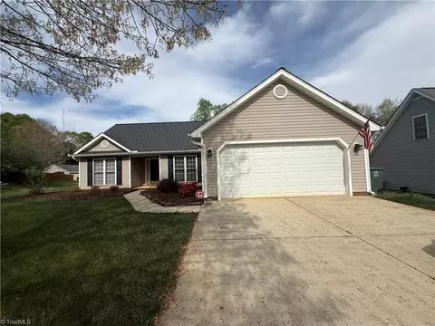 5306 Willow Ridge Dr, Summerfield, NC 27358