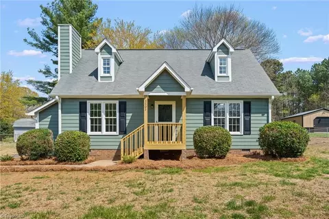 3603 Greenmeadow Ct, Tobaccoville, NC 27050