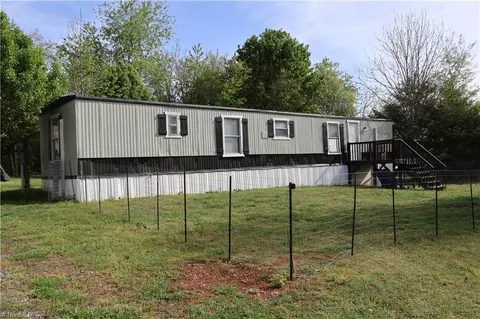 126 Cedarvale Dr, Harmony, NC 28634