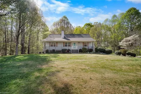 7598 Hampton Rd, Clemmons, NC 27012