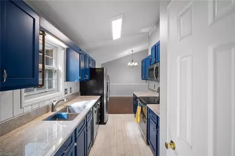 Entry Way - 7598 Hampton Rd, Clemmons, NC 27012 photo 1 of 2
