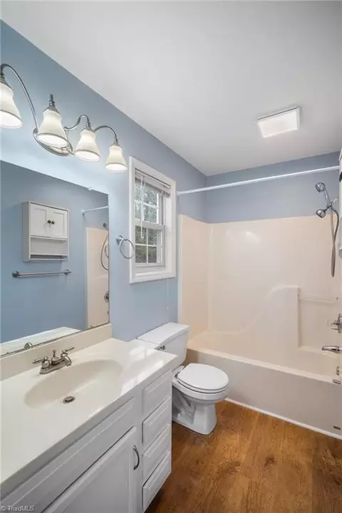 Bath - 7598 Hampton Rd, Clemmons, NC 27012 photo 2 of 3