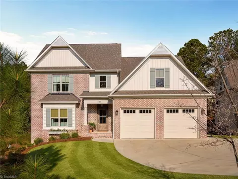 220 Quail Run Dr, Clemmons, NC 27012