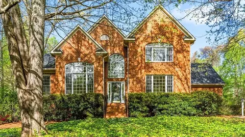 6605 Stonecroft Dr, Oak Ridge, NC 27310