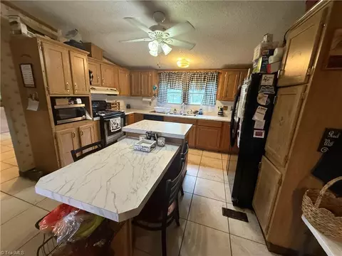 Kitchen - 1271 Thayer Rd, Trinity, NC 27370 photo 2 of 2