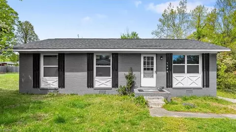 1501 Kingsway Dr, High Point, NC 27260