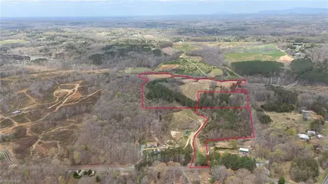 6988 Salem Chapel Rd, Walnut Cove, NC 27052