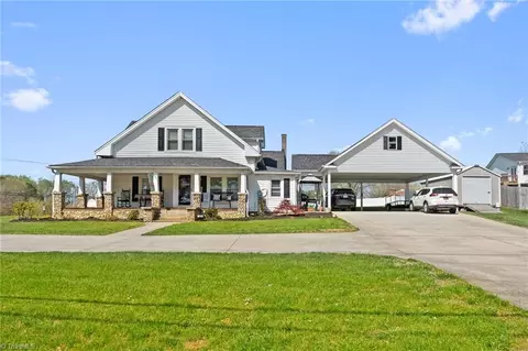 1430 Forrest Dr, Mount Airy, NC 27030