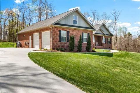 135 Matthias Ct, Mocksville, NC 27028