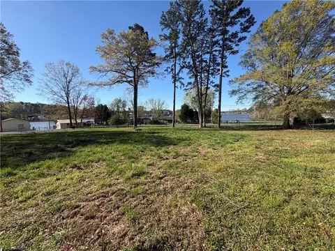 431 Lake Shore Ave, Lexington, NC 27292