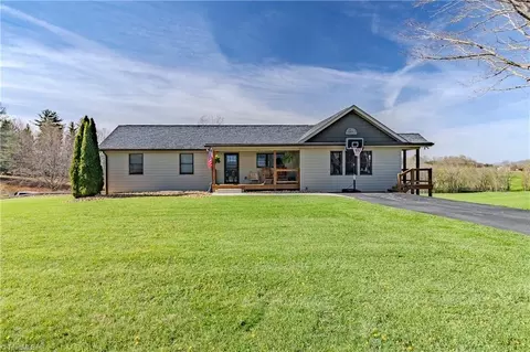 1061 Garvey Rd, Piney Creek, NC 28663