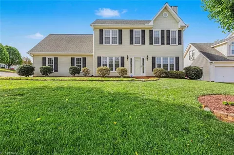 5601 W Wellsley Dr, Greensboro, NC 27407