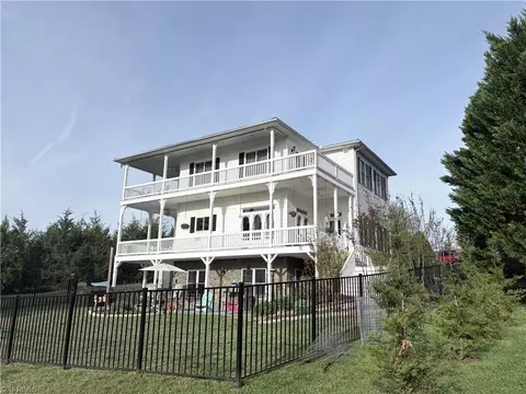 170 Lake Pointe Dr, Yanceyville, NC 27379