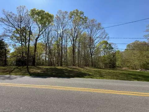 2732 Lockwood Dr, Winston Salem, NC 27103