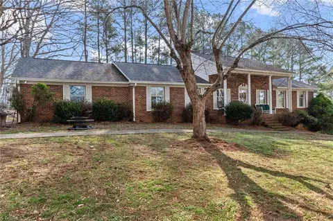 2160 Margaret Dr, Mount Airy, NC 27030