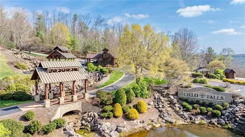 59 Cielo Falls Dr, Purlear, NC 28665