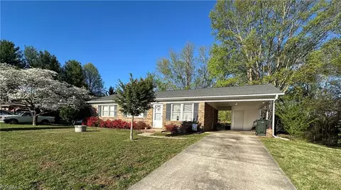 784 White Pines Country Club Rd, Mount Airy, NC 27030