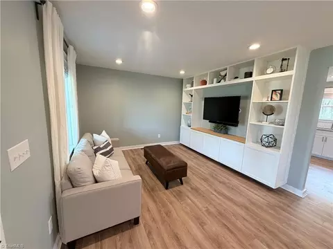 Living - 192 Shoals Rd, Pinnacle, NC 27043 photo 2 of 3