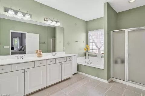 Bath - 2989 Maple Branch Dr, High Point, NC 27265 photo 2 of 5