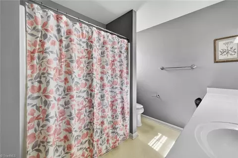 Bath - 2989 Maple Branch Dr, High Point, NC 27265 photo 4 of 5