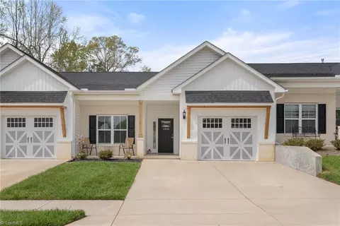 3933 Sudley Pt, Jamestown, NC 27282