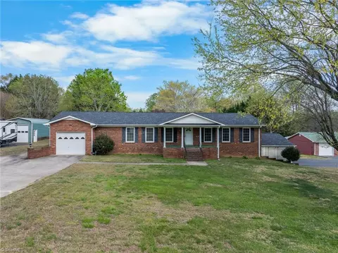 2906 Leonard Rd, Lexington, NC 27295
