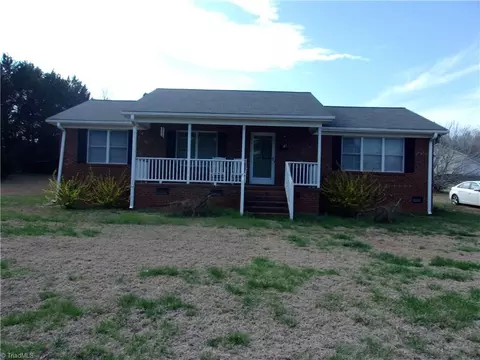 5749 Yellow Pine Trl, Mcleansville, NC 27301