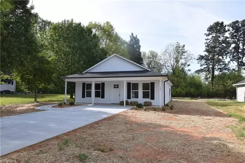 Exterior - 304 E 8th Street 8th St, Lexington, NC 27295 photo 2 of 3